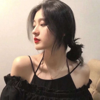 电动车超车刮倒大爷后径直离去