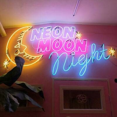 在地铁上用外套擦血的女孩报平安